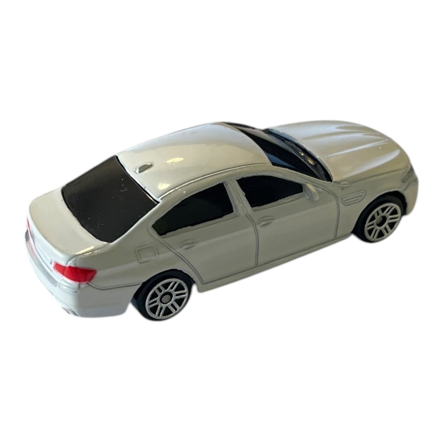 Model RMZ City BMW M5, Die Cast Collection, scara 1:64, culoare alb, detalii realiste 🔳 0634474673448