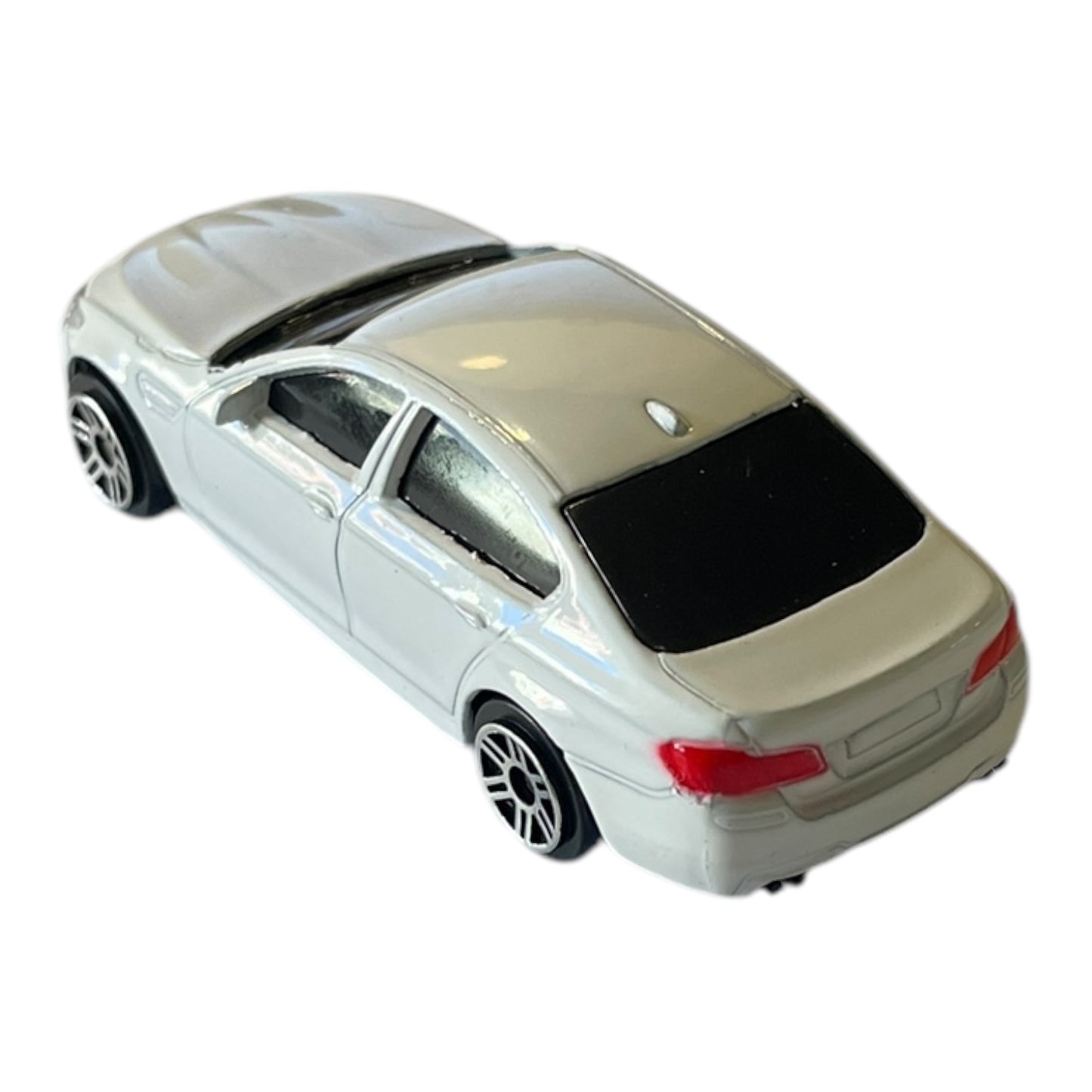 Model RMZ City BMW M5, Die Cast Collection, scara 1:64, culoare alb, detalii realiste 🔳 0634474673448